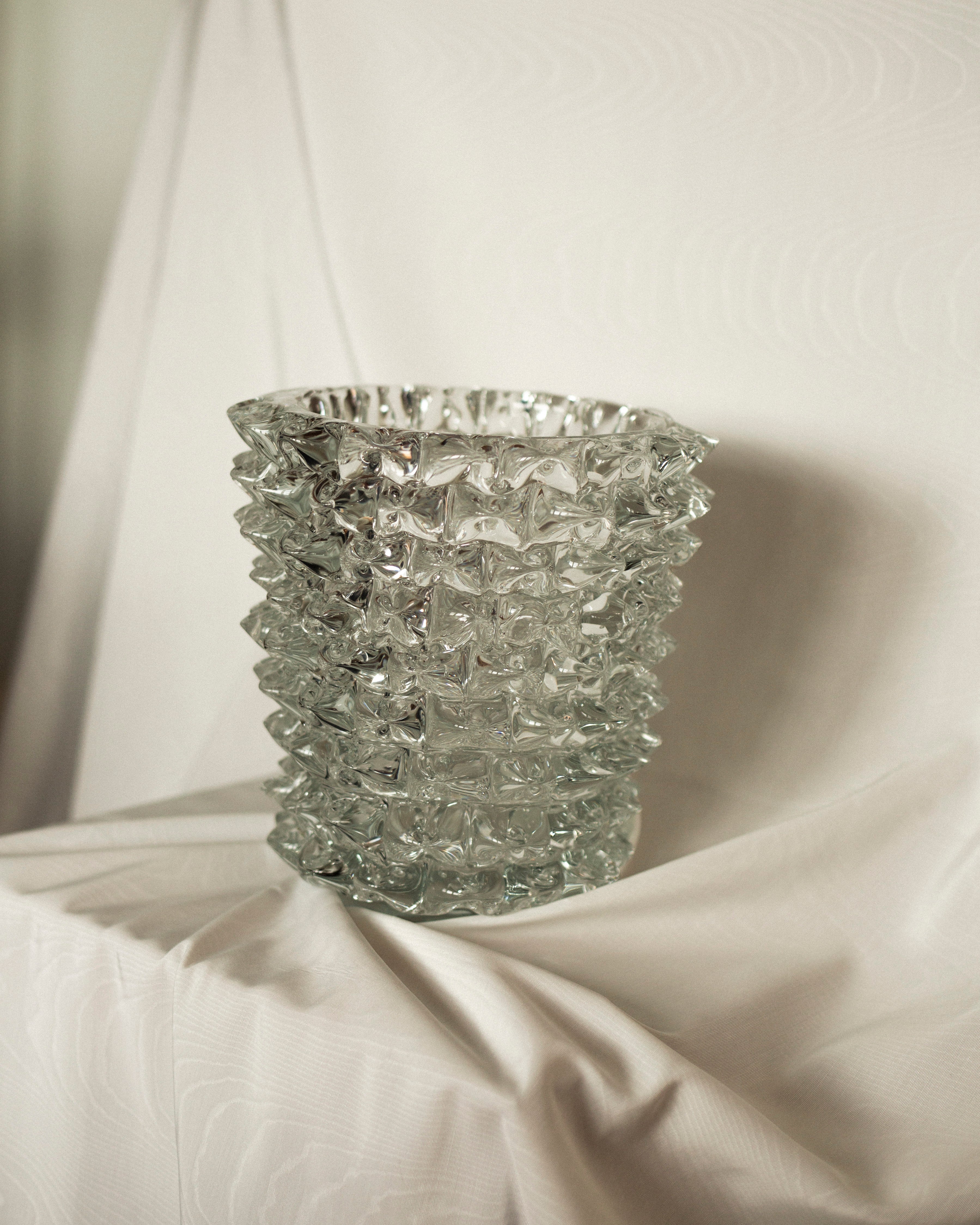 Vera Vase in Classic Ice